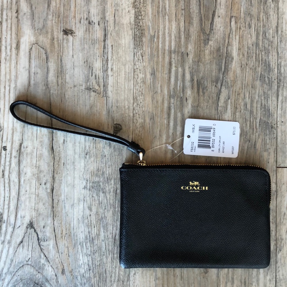 NWT Coach small corner zip wristlet